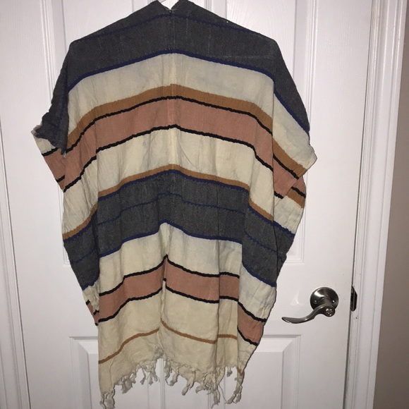 Super cute shall with pockets - Picture 2 of 3